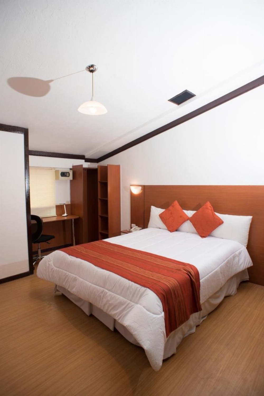 Room image 3